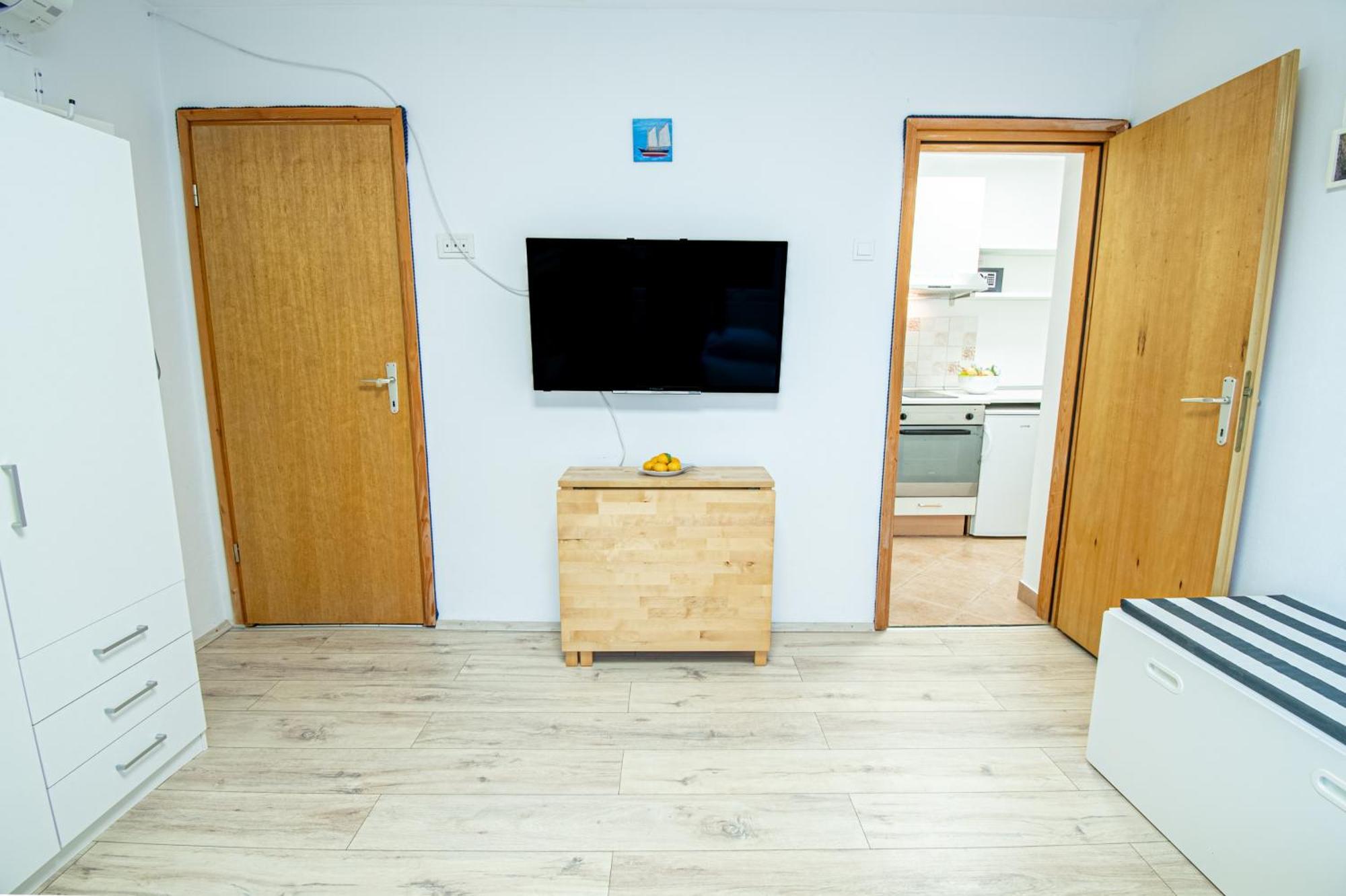 Umag Center Apartment Parking By Rentistra Экстерьер фото